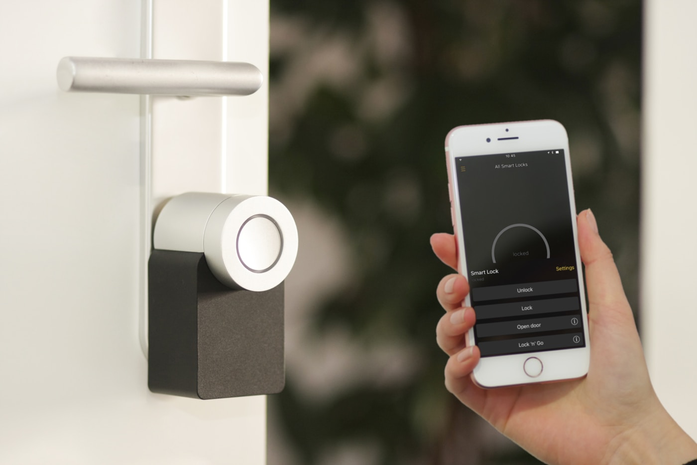 The lighting system that learns the evening without turning the room into a dashboard